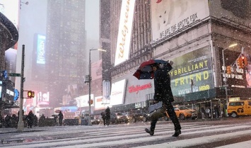 В Нью-Йорке из-за мощного снегопада закрылись все школы
