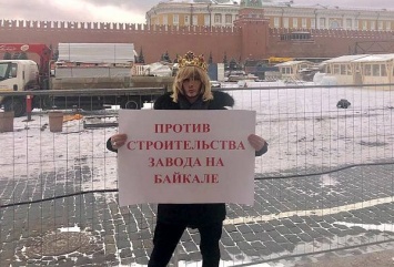 Сергей Зверев провел пикет в защиту Байкала на Красной площади