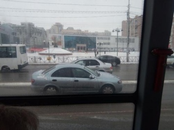 В Рязани работают маршрутчики - эквилибристы: Они на ходу разбрасываются колесами