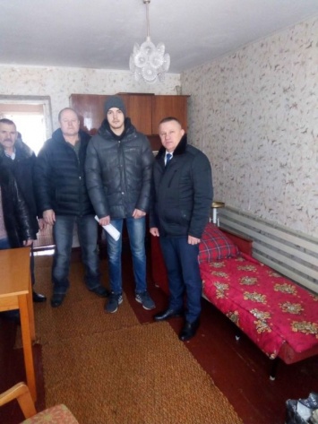 В Геническе двое детей-сирот получили социальное жилье