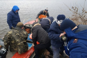 На Днепропетровщине спасли 2 рыбаков