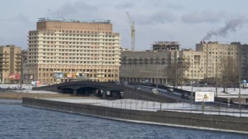 Петербург «чистит перышки» к весне: «Пиларн» освобождает от нефтяной пленки реки и каналы