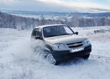 «Ползем потихоньку»: Эксперт сравнил LADA XRay Cross и «Шниву» на зимнем бездорожье