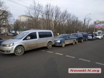 В двух авариях в Николаеве столкнулись сразу восемь автомобилей