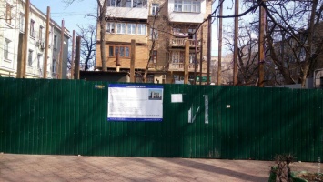 На проспекте Шевченко вместо МАФа строят капитальный торговый павильон: теперь двухэтажный