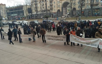 Парковщики вышли на митинг в центре Киева