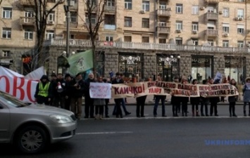 В Киеве протестующие перекрыли Крещатик