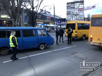 На площади в Кривом Роге столкнулись два буса