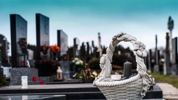 Что категорически запрещено делать на похоронах: приметы и суеверия