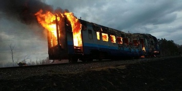 В Ровенской области на ходу загорелся пассажирский поезд (ФОТО)