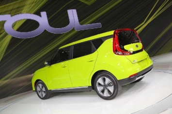 Городской кроссовер KIA e-Soul предстал в Европе в двух модификациях