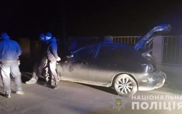 Под Ужгородом задержали авто со связанным мужчиной в багажнике