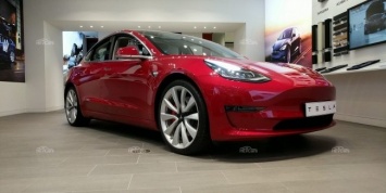 Масштабное производство базовой Tesla Model 3 начнется к середине 2019 года