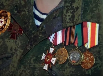 Медали за Крым и Дебальцево: в сети показали ''послужный список ополченочки'' из ''ДНР''