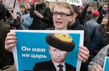 Come back to USSR: в России приняли закон, согласно которому россиян будут сажать в тюрьму на 15 дней за «неуважение к власти»