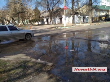 По центру Николаева опять текут сточные воды. ФОТО