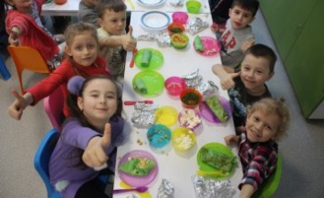 На Масленицу в частном детском саду EdHouse состоялся кулинарный мастер-класс по приготовлению блинов (ФОТО)