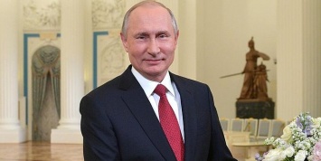 Путин поздравил женщин России с 8 марта