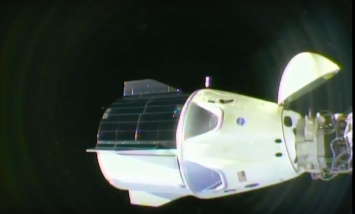 Курс на Землю. Беспилотный космический грузовик Crew Dragon отстыковался от МКС