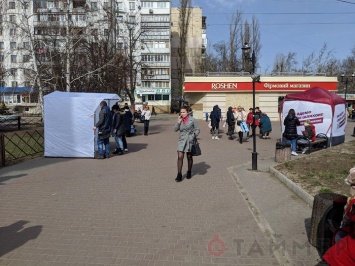 У президентского магазина на Таирова установили палатку за возвращение Саакашвили