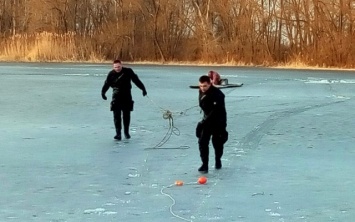 ЧП в Днепре: рыбак провалился под лед и утонул