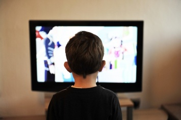 Врач-геронтолог: Просмотр телевизора вреден в любом возрасте