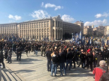 "Свинарчуков Порошенко - за решетку". Нацкорпус вышел на Майдан против хищений в оборонке. Обновляется