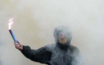 Штурм Администрации Порошенко, "гремят взрывы, все в дыму": что происходит в Киеве