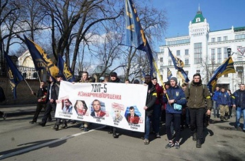 "Нацкорпус" проводит в Киеве акцию против Гладковских, произошли столкновения