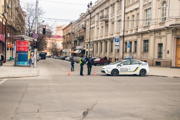 Жители Днепра возложили цветы к памятнику Шевченко