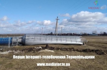 Шквальная хроника. В Тернопольской области ураган "с корнем вырвал" водонапорную башню