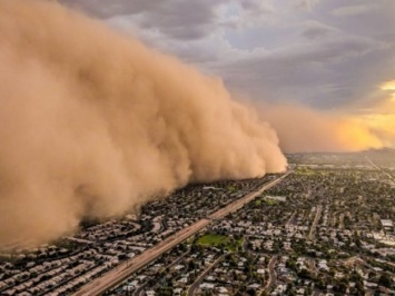 Пылевая буря в Одессе: смотри, как это выглядит