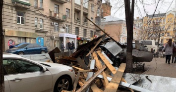 Ураган в Киеве парализовал столичное правосудие