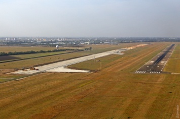 Новую полосу одесского аэропорта продолжают строить, несмотря ни на что