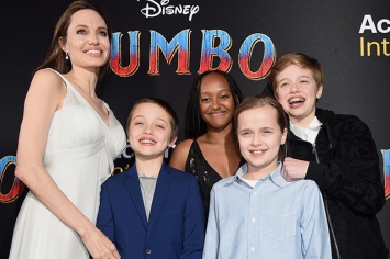Анджелина Джоли с детьми, Ева Грин, Хелен Миррен и другие на премьере фильма "Дамбо" в Лос-Анджелесе