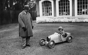 Компания Bugatti построила детский электромобиль за 2 млн рублей