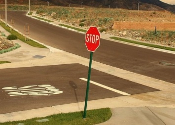 Разработан умный дорожный знак STOP, работающий на солнечных батареях