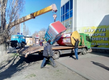 В Николаеве демонтировали очередные незаконно установленные будки