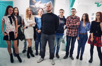 Молодые николаевские фотографы представили непростую, но оригинальную выставку о стирании граней между публичным и личным