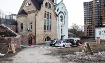 В Киеве возле церкви нашли труп мужчины