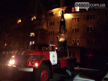 Ночной пожар в Черноморске полностью уничтожил квартиру