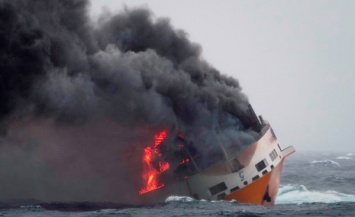 У берегов Франции затонуло судно с топливом и опасным грузом: объявлена угроза загрязнения