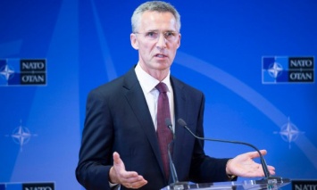 НАТО оценивает риски использования оборудования Huawei, - генсек