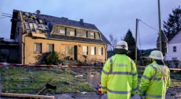 На немецкий город обрушился торнадо, разрушены десятки домов. Фото, видео