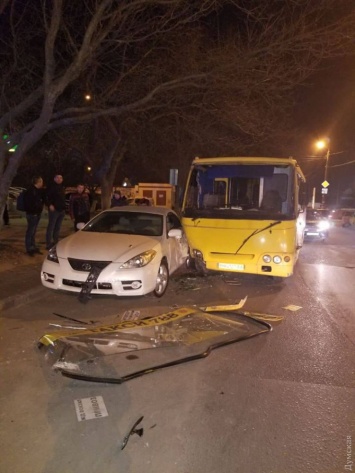 В Одессе пьяный водитель маршрутки разбил три легковушки и пытался сбежать