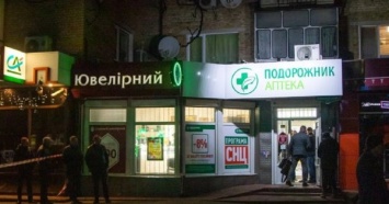 В Борисполе вооруженные автоматами мужчины ограбили ювелирку (ФОТО)