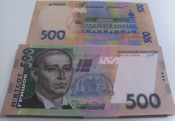 В киевском супермаркете кассир попытался обмануть покупательницу, обвинив ее в расчете сувенирными деньгами
