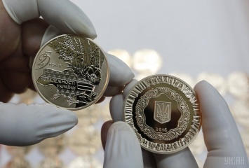 В Украине продали на аукционе 9 золотых памятных монет за 1,4 млн гривен. Фото