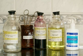 Два популярных антисептика запретили в украинских аптеках