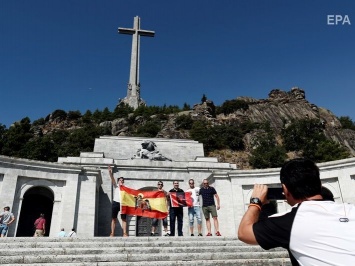 Останки диктатора Франко перезахоронят 10 июня - правительство Испании